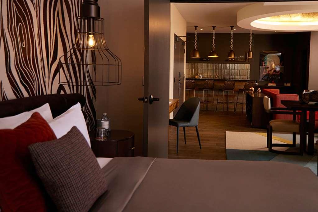 Bobby Hotel Nashville Room photo
